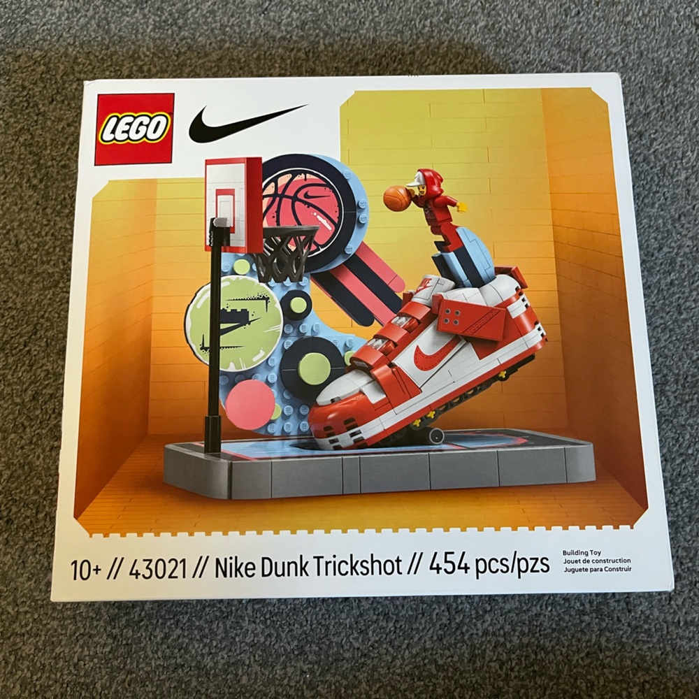 Nike LEGO Dunk Trickshot Set - Red, White, and Black